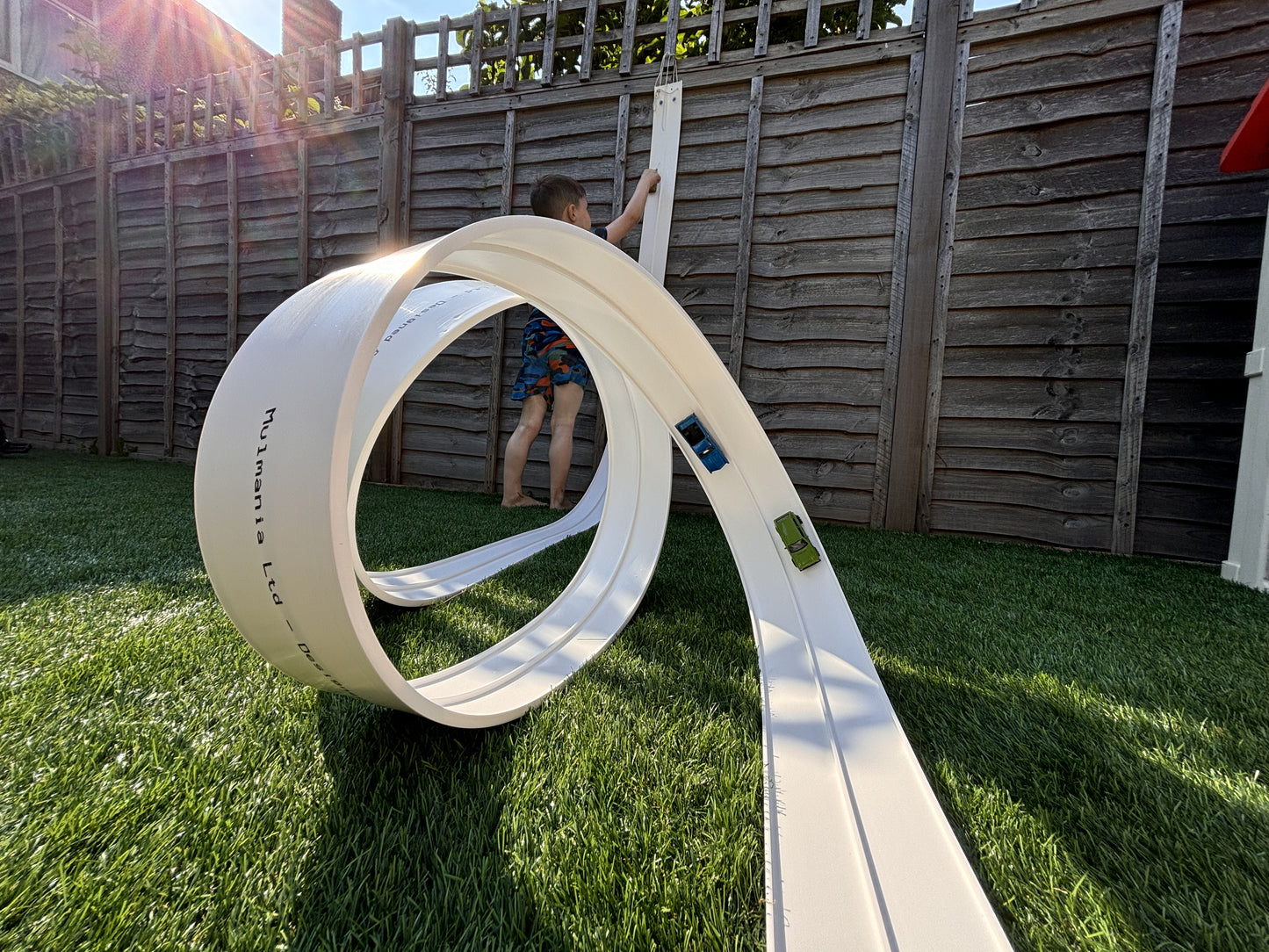 4.5m Race Track & 2x Diecast Cars (Bundle)